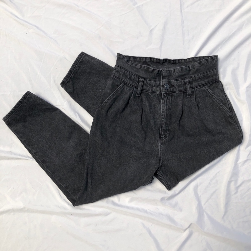 LAST CHANCE BDG paperbag mom jeans